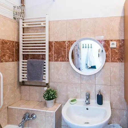 Lublanska 48 * براغ